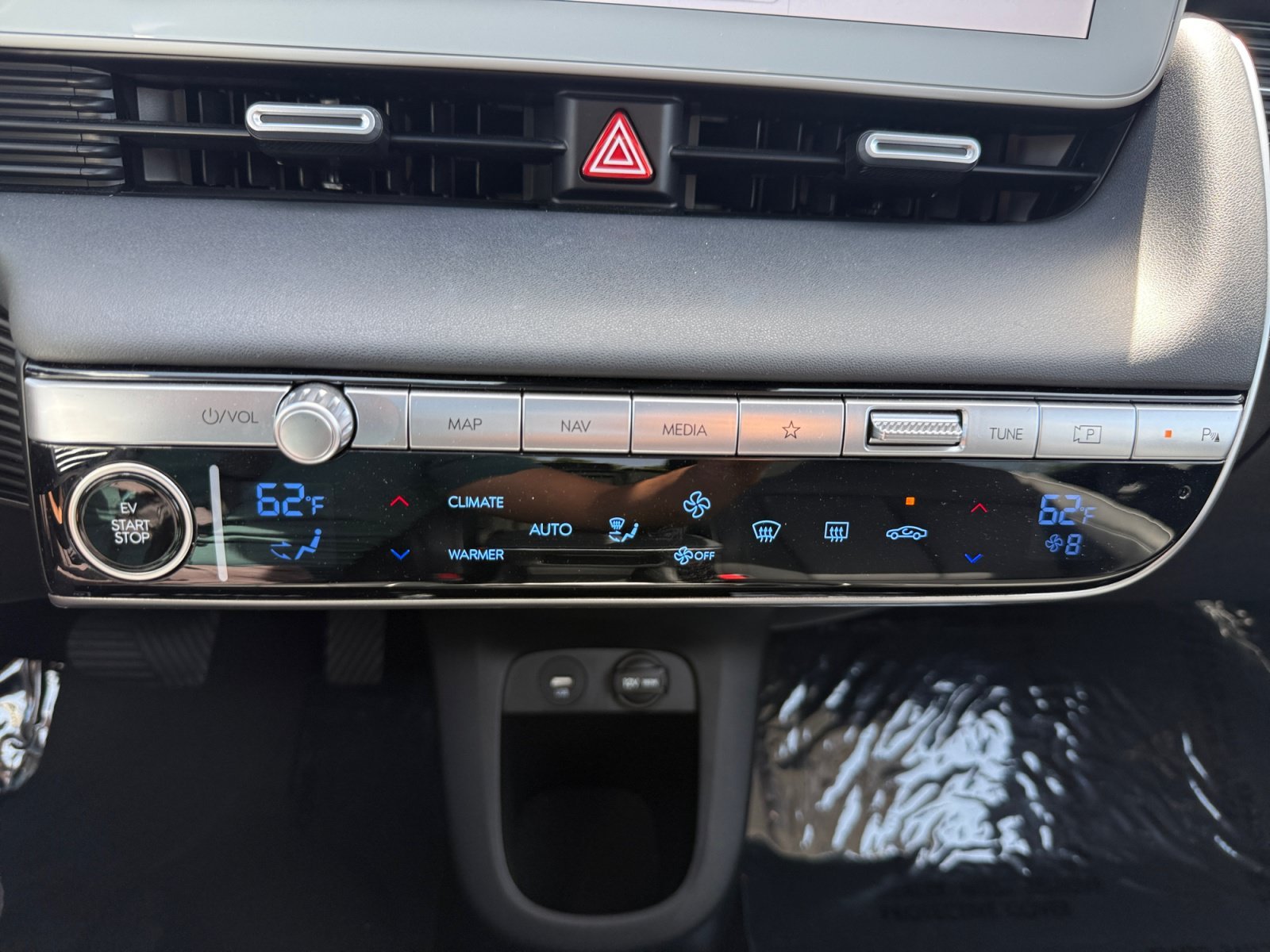 Used 2024 Cyber Gray Hyundai Limited image 13
