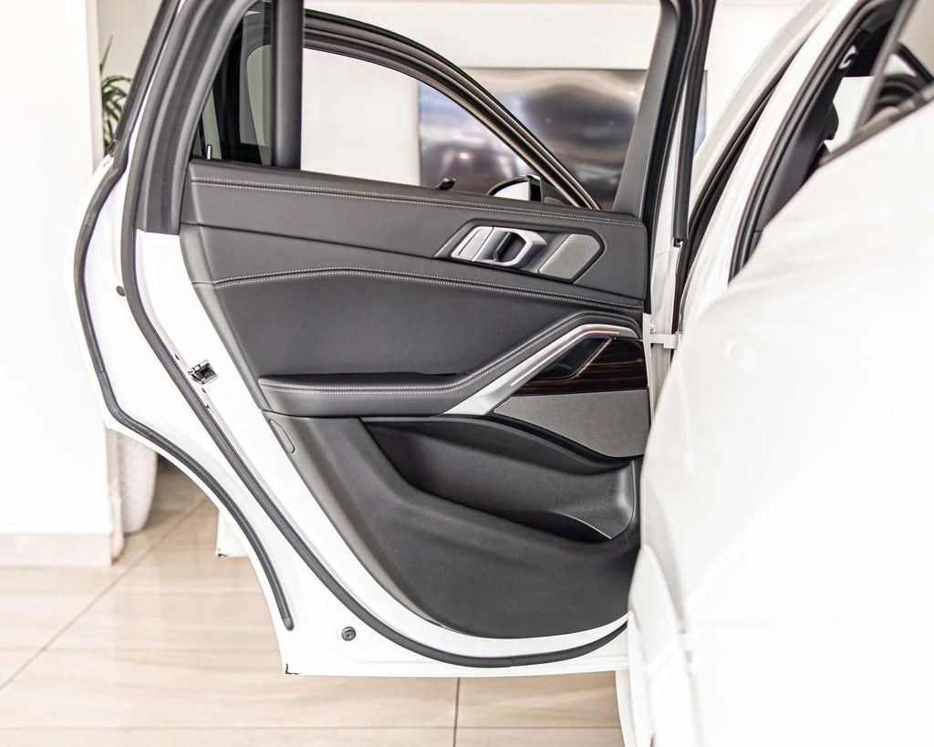Used 2024 White BMW xDrive40i image 34