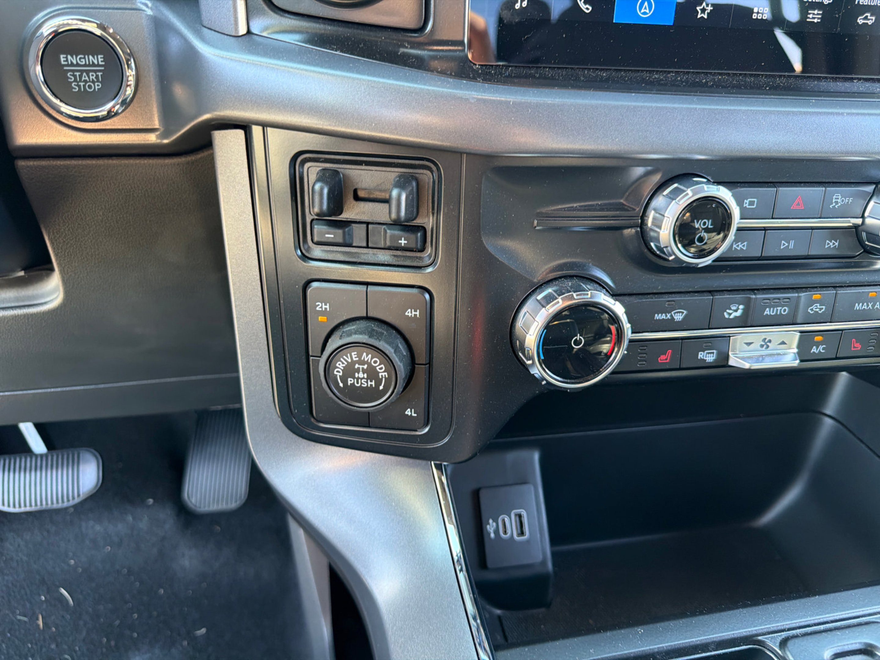 New 2026 Agate Black Metallic Ford XLT image 21