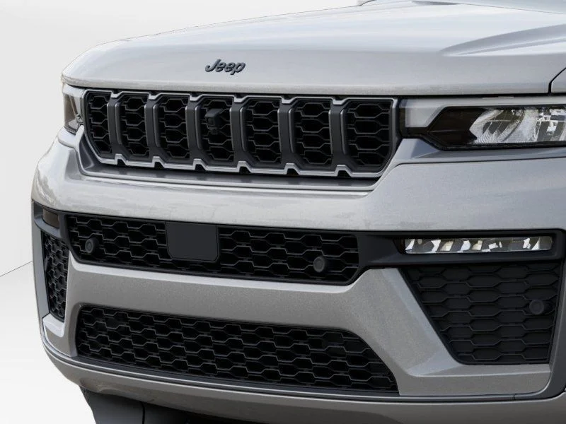 New 2026 Silver Zynith Exterior Paint Jeep Limited Reserve image 13