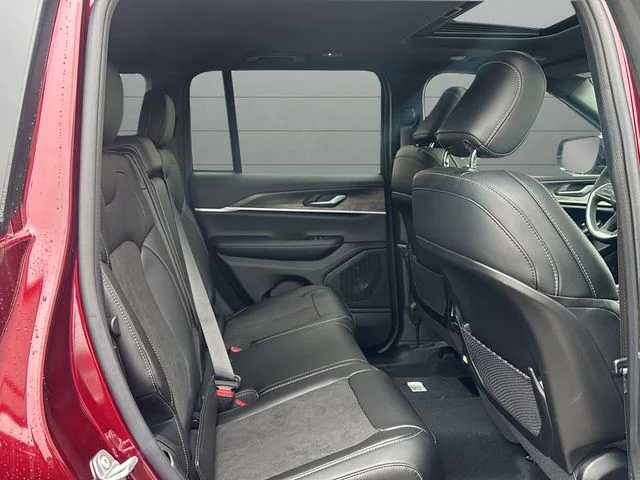 New 2026 Velvet Red Pearl-Coat Exterior Paint Jeep Altitude image 15