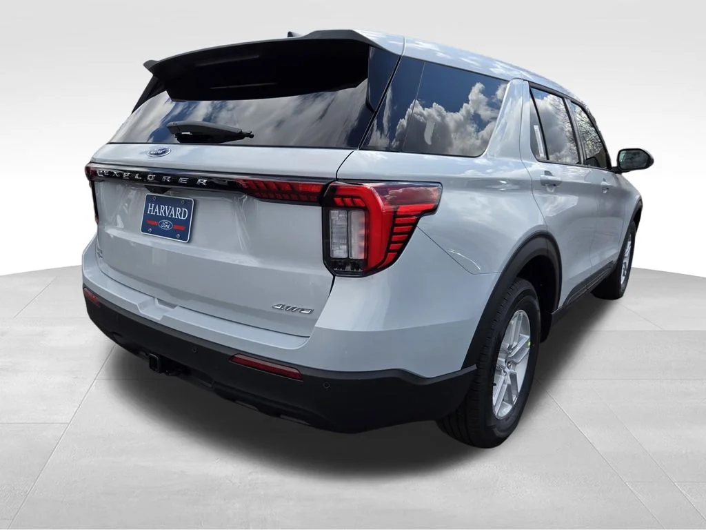 Used 2026 Space White Metallic Ford Active image 3