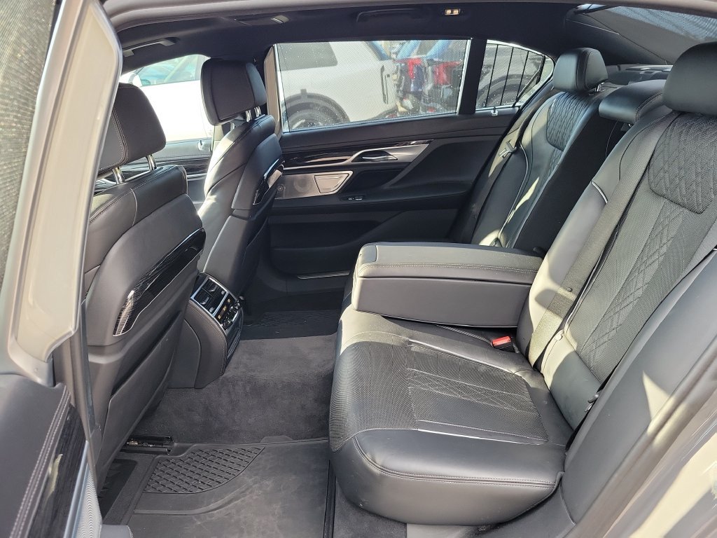 Used 2020 Bemina Gray Amber Effect BMW 750i xDrive image 15