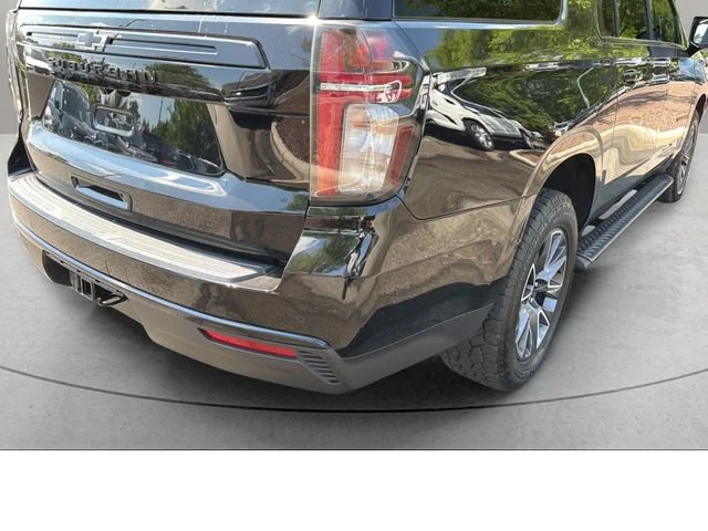 Used 2023 Black Chevrolet Z71 image 11