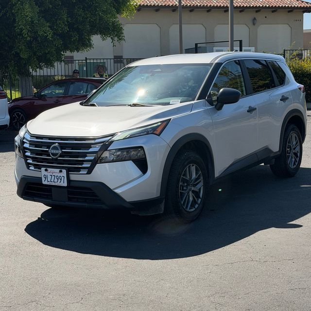 Used 2024 Silver Nissan S image 3