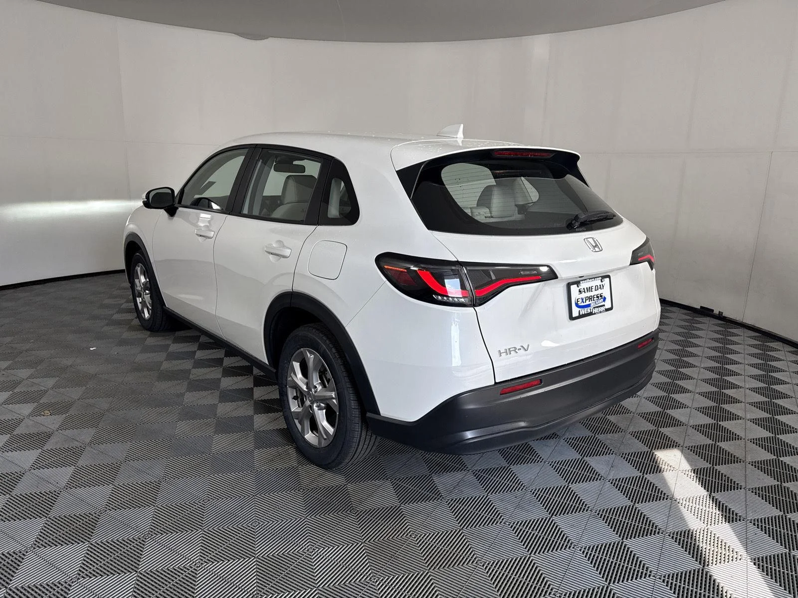 Used 2025 Platinum White Pearl Honda LX image 5