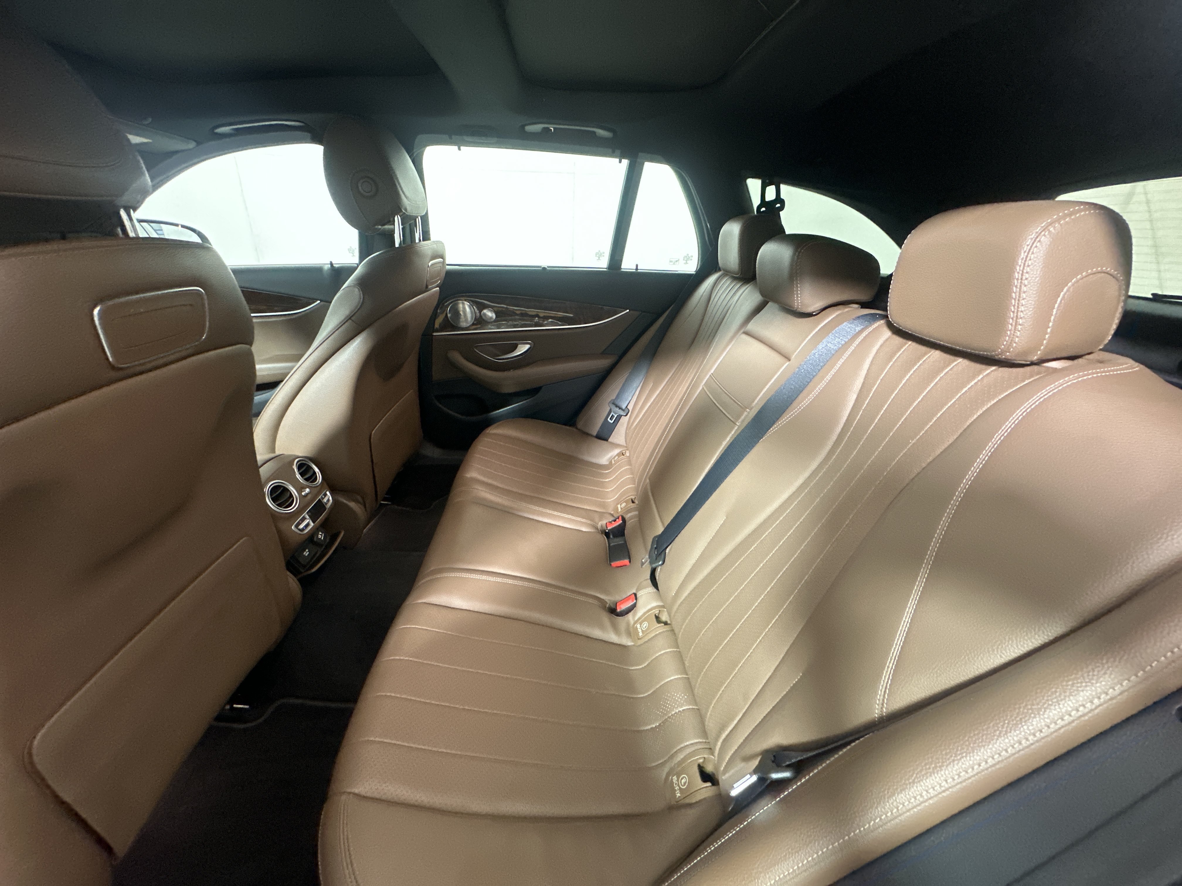 Used 2018  Mercedes-Benz E 400 image 23