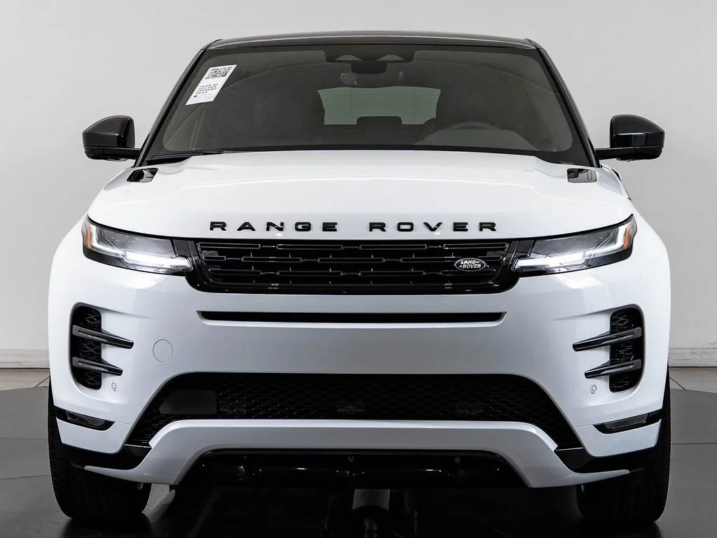 New 2026 Fuji White Land Rover Dynamic image 2