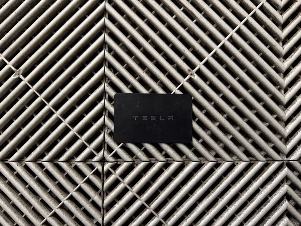 Used 2019 Solid Black Tesla Mid Range image 15