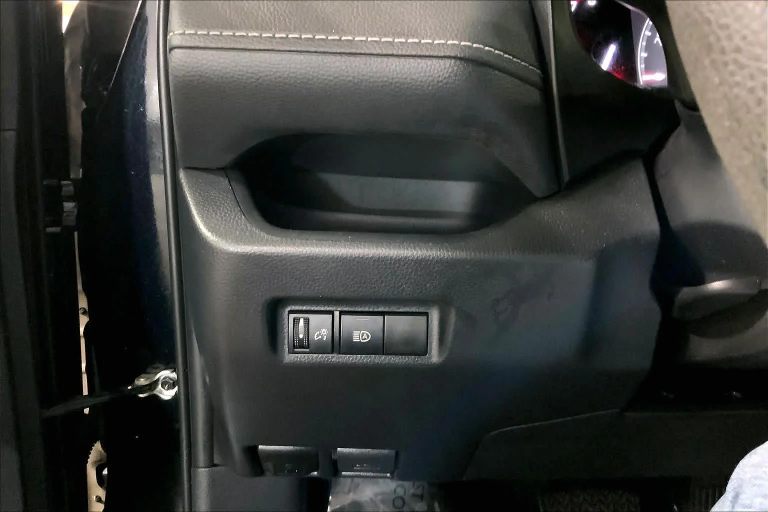 Used 2025 Midnight Black Metallic Toyota LE image 35