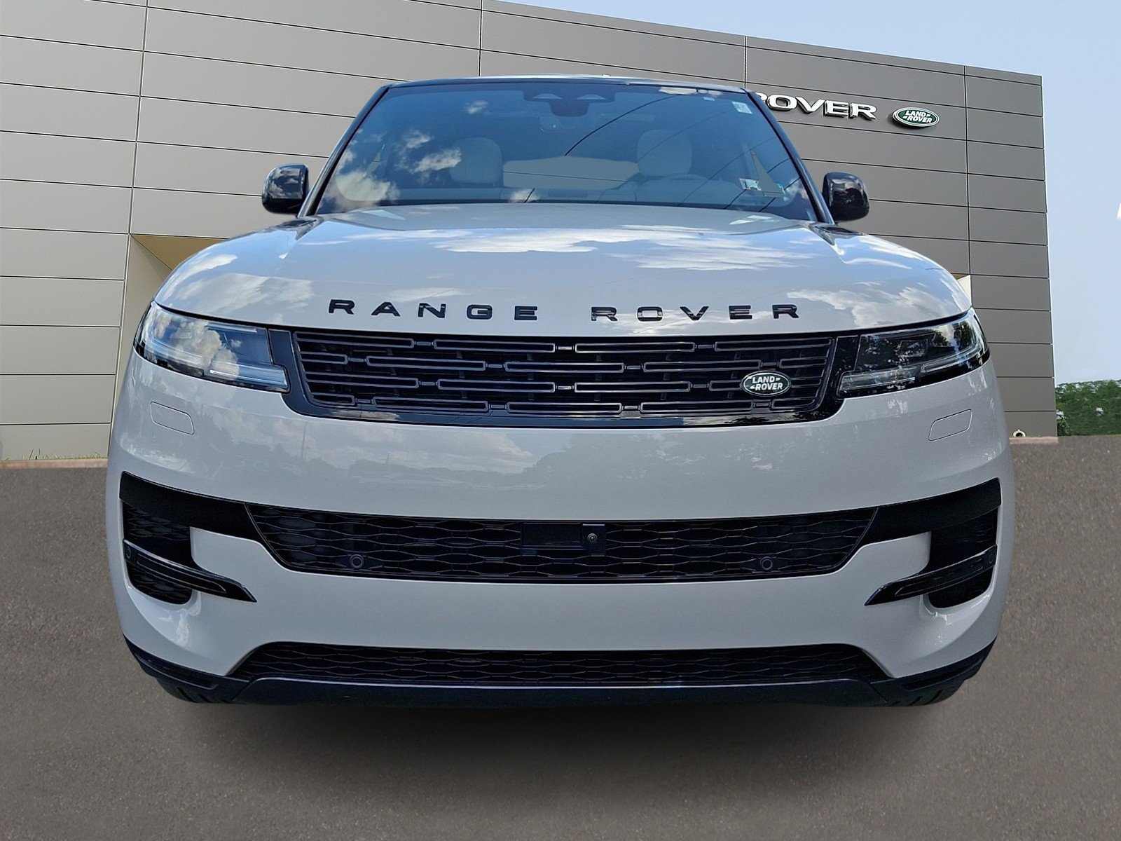 New 2026 Borasco Grey Land Rover P360 SE image 7