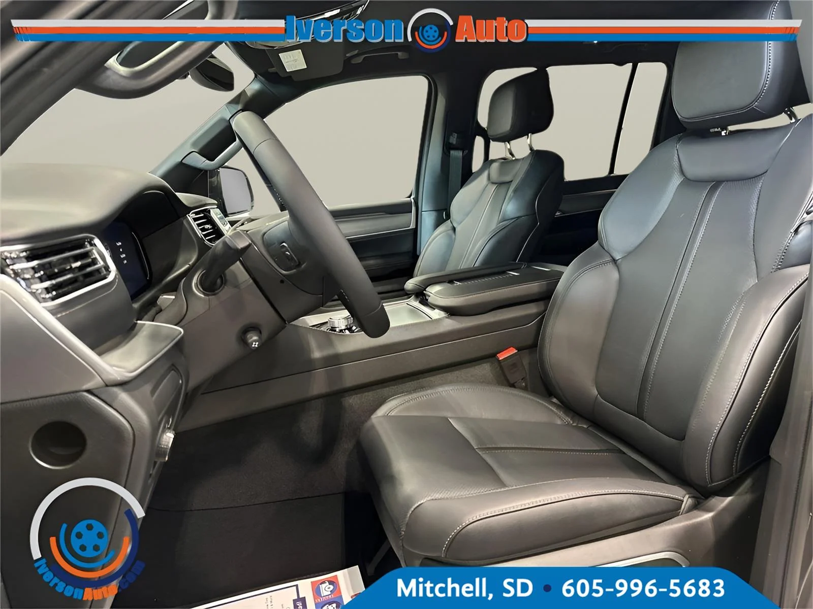 New 2026 Baltic-Gray Metallic Clear-Coat Exterior Paint Jeep Limited Reserve image 16