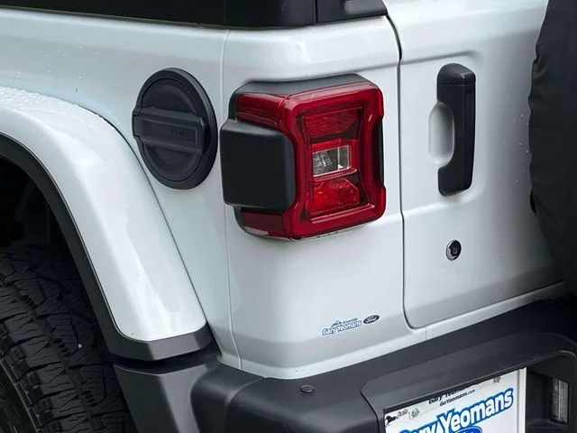 Certified Used 2018 Bright White Clearcoat Jeep Unlimited Rubicon image 11