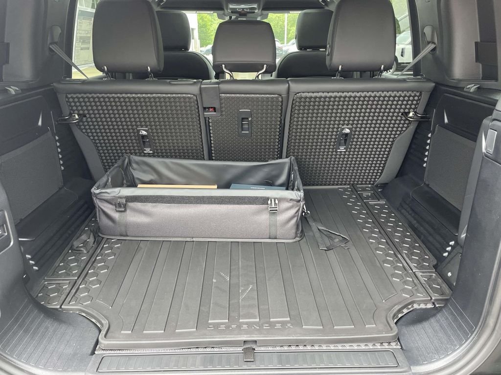 New 2026 Woolstone Green Land Rover X-Dynamic SE image 18