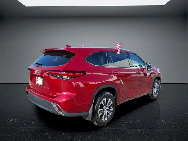 Used 2022 Red Toyota XLE image 3