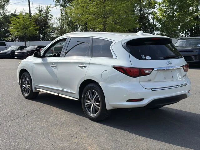 Used 2017 White INFINITI Base image 3