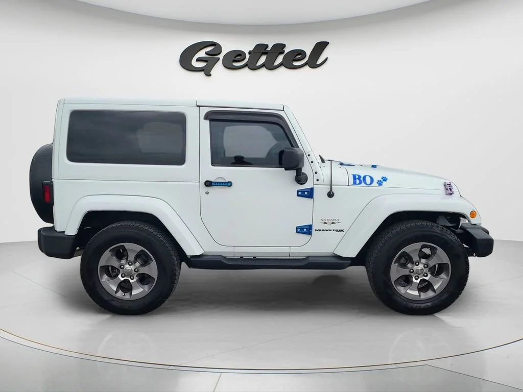 Used 2018 White Jeep Sahara 4x4 image 4