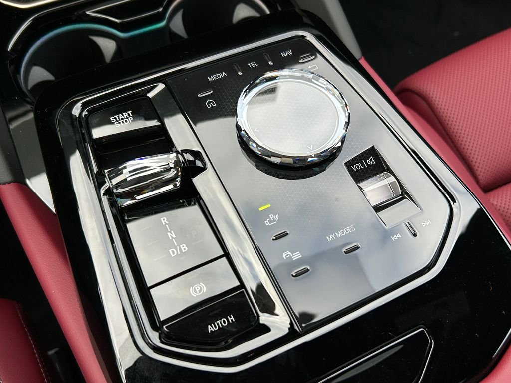 New 2027 Black Sapphire Metallic BMW eDrive40 image 28