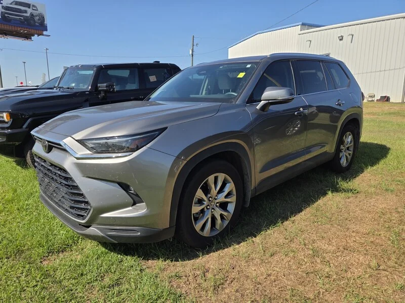 Used 2025 Heavy Metal TOYOTA LIMITED image 3