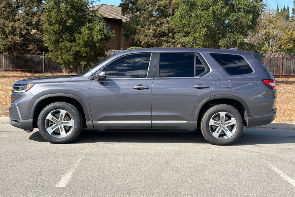 Used 2023 Modern Steel Metallic Honda EX-L image 6