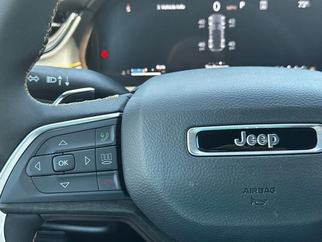 New 2026 Diamond Black Crystal Pearl-Coat Exterior Paint Jeep 85th Anniversary Edition image 25