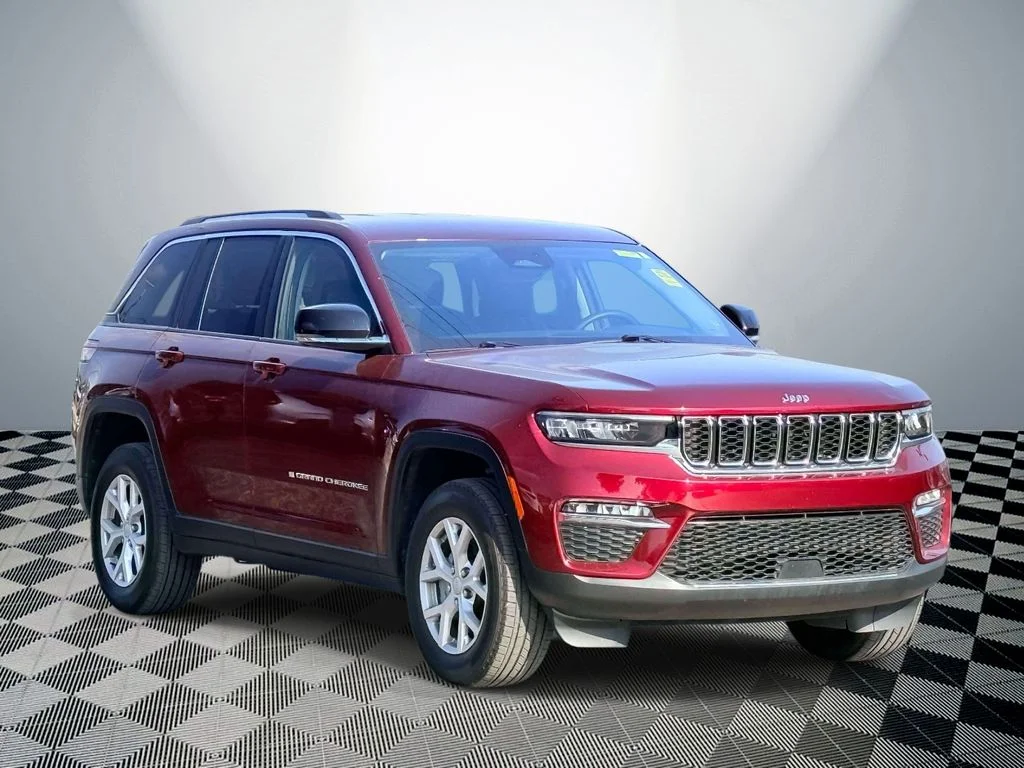 Used 2022 Red Jeep Limited image 4