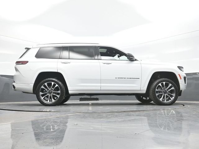 Used 2023 White Jeep Overland image 24
