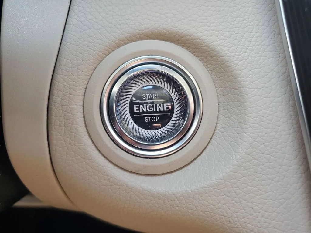 Used 2021 White Mercedes-Benz 4MATIC® SUV image 24