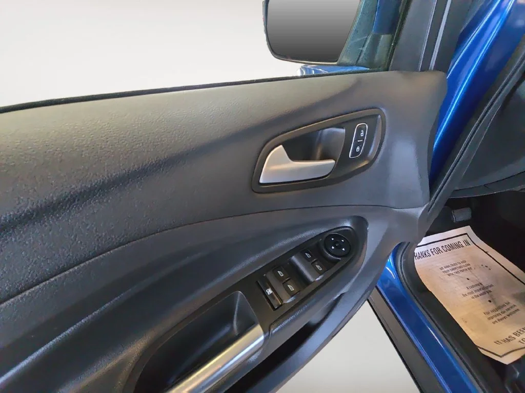 Used 2018 Blue Ford SE image 14