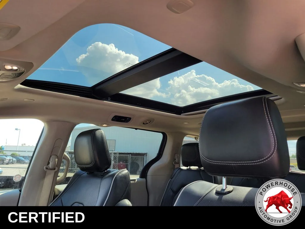Used 2023 White Chrysler Limited image 26