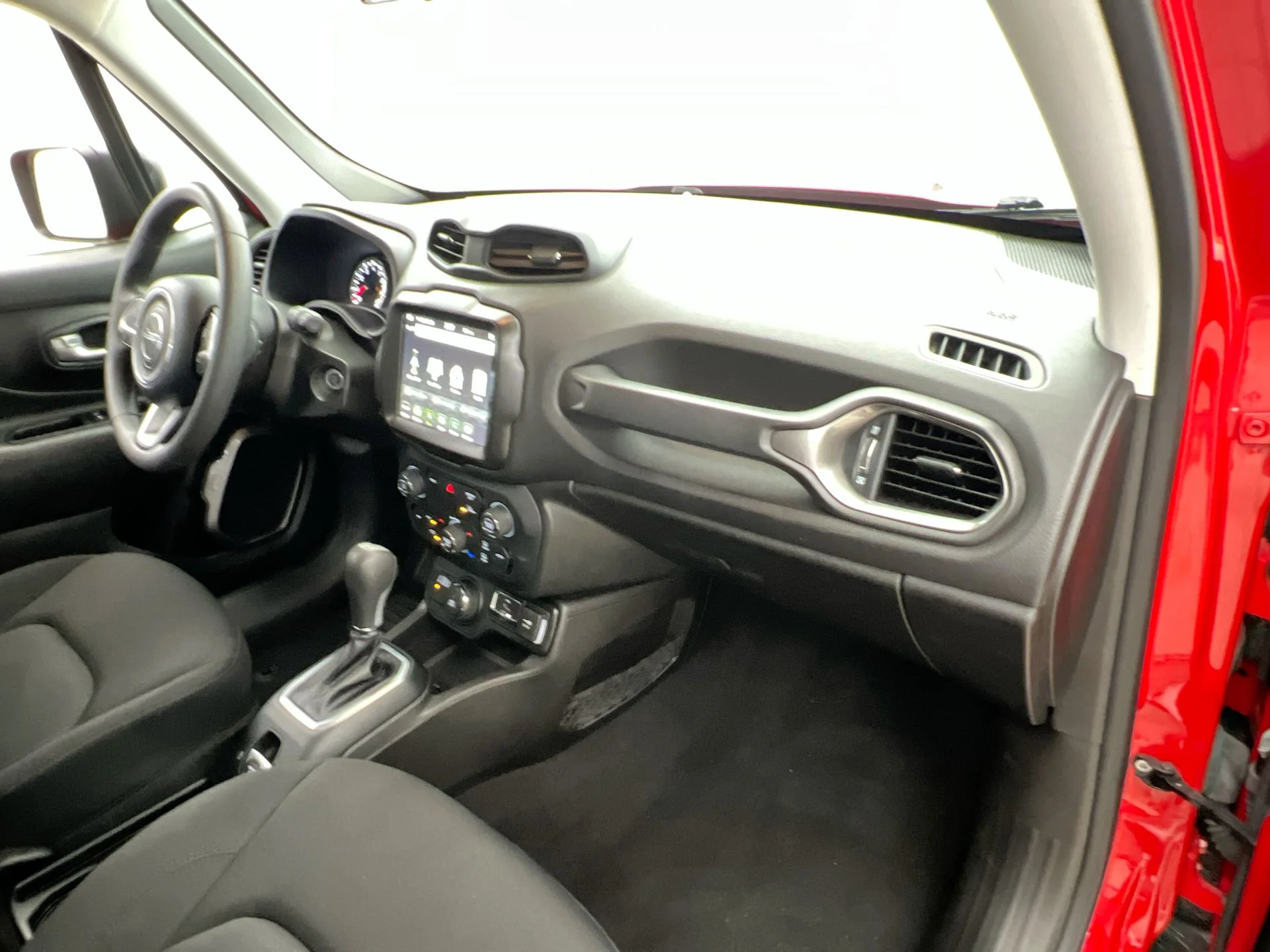 Used 2023 Red Jeep Latitude image 13