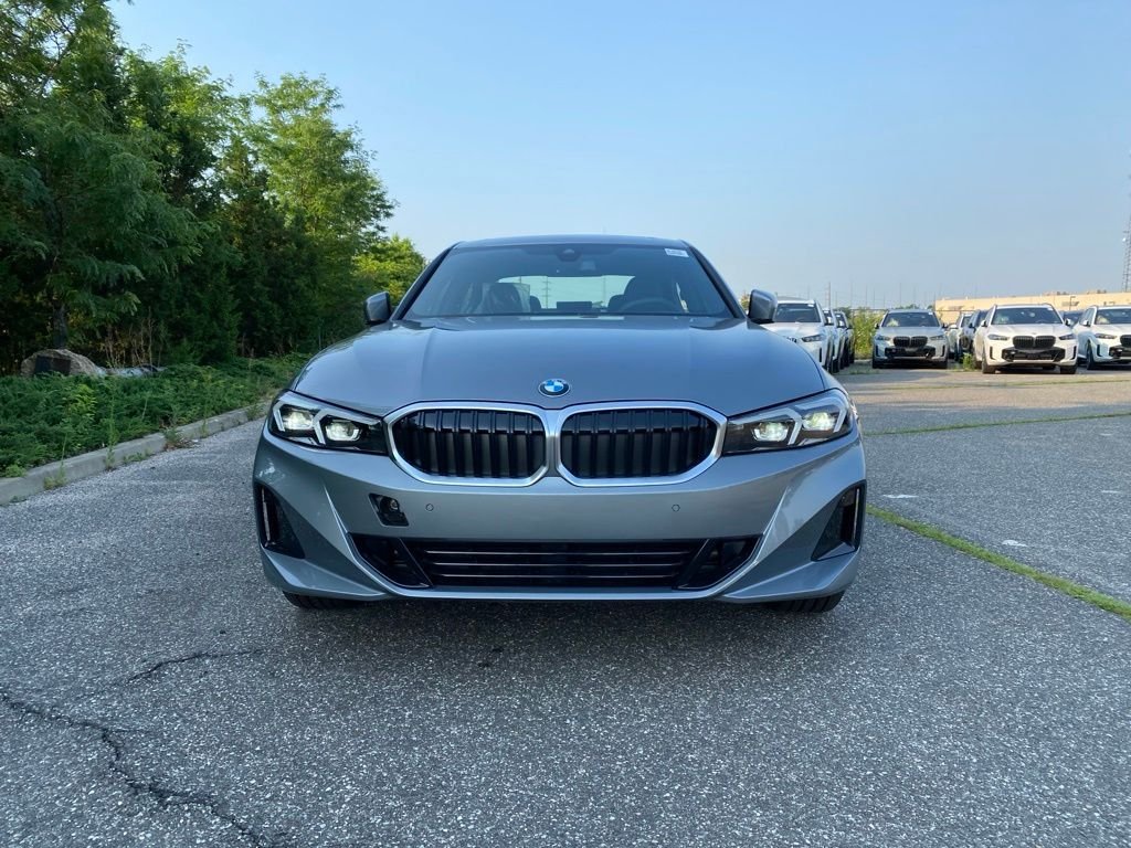 New 2026 Skyscraper Grey Metallic BMW 330i xDrive image 2