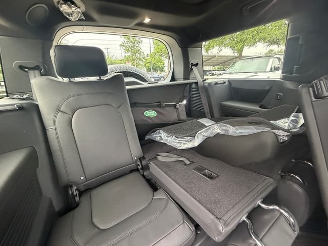 New 2026 Fuji White Land Rover X-Dynamic SE image 17