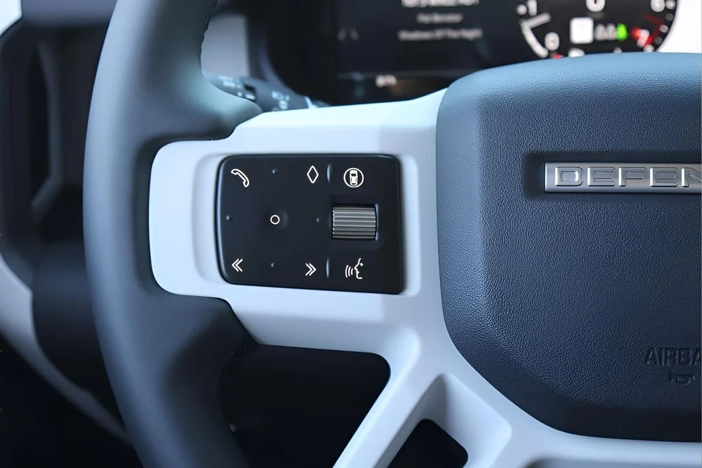 New 2026 Santorini Black Land Rover S image 16