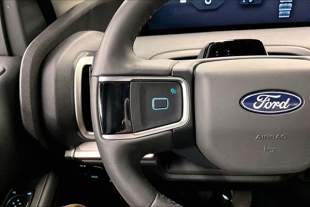 Used 2025 Agate Black Metallic Ford Active image 28