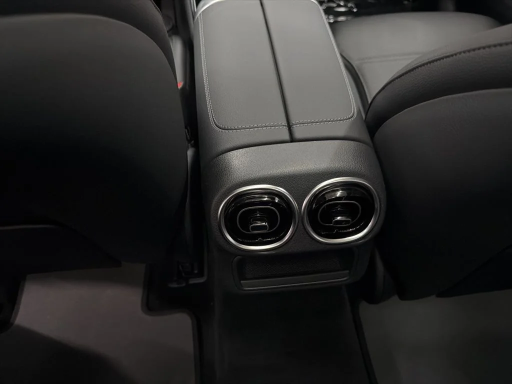 Used 2026 White Mercedes-Benz GLC 300 image 22
