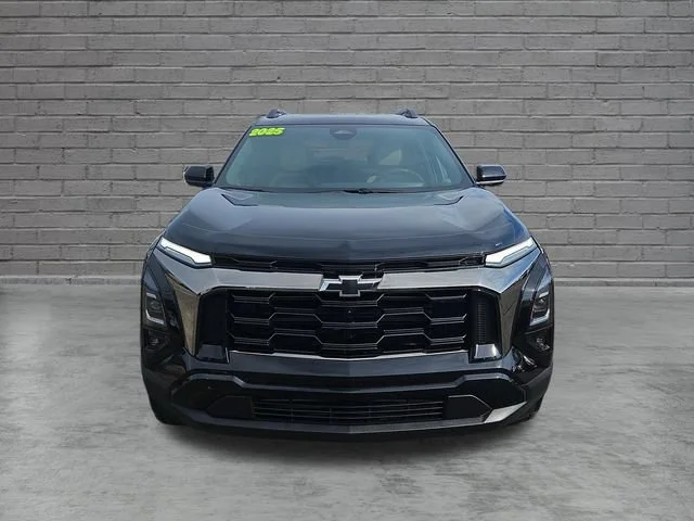 Used 2025 Mosaic Black Metallic Chevrolet ACTIV image 9