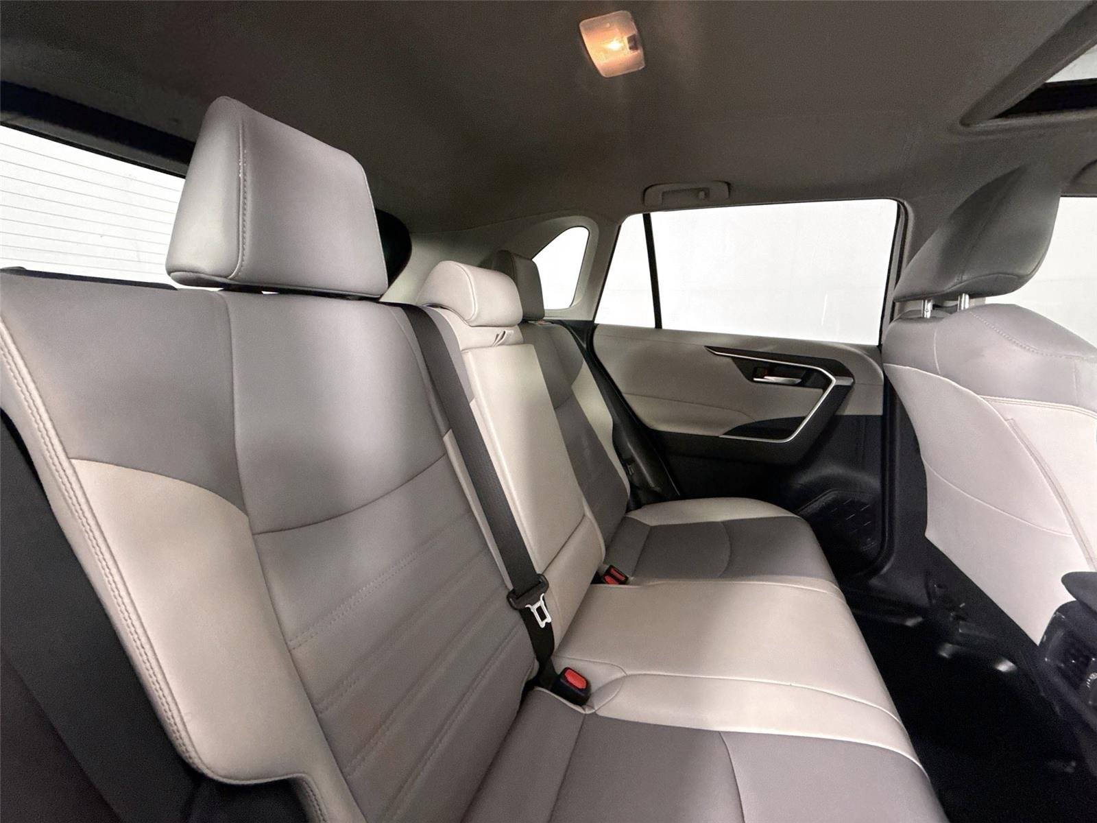 Used 2020 Magnetic Gray Metallic Toyota XLE Premium image 40