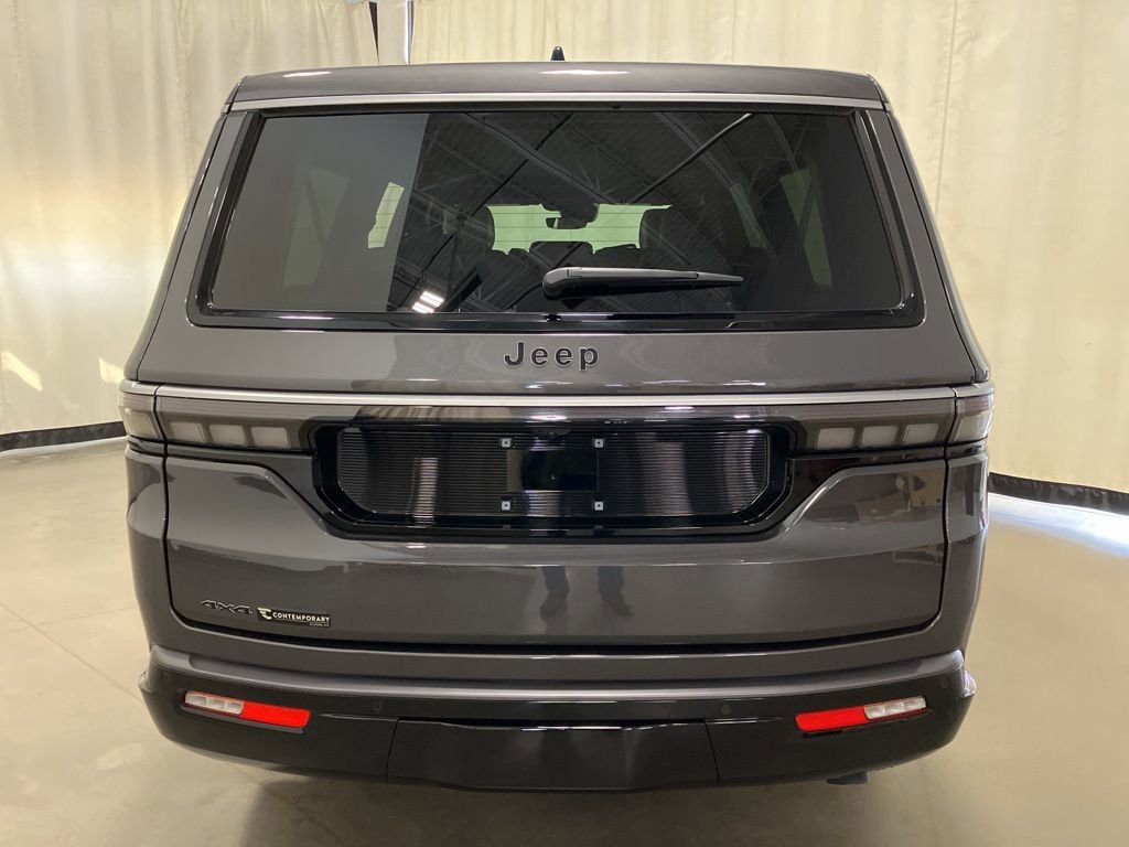 New 2026 Baltic-Gray Metallic Clear-Coat Exterior Paint Jeep  image 23