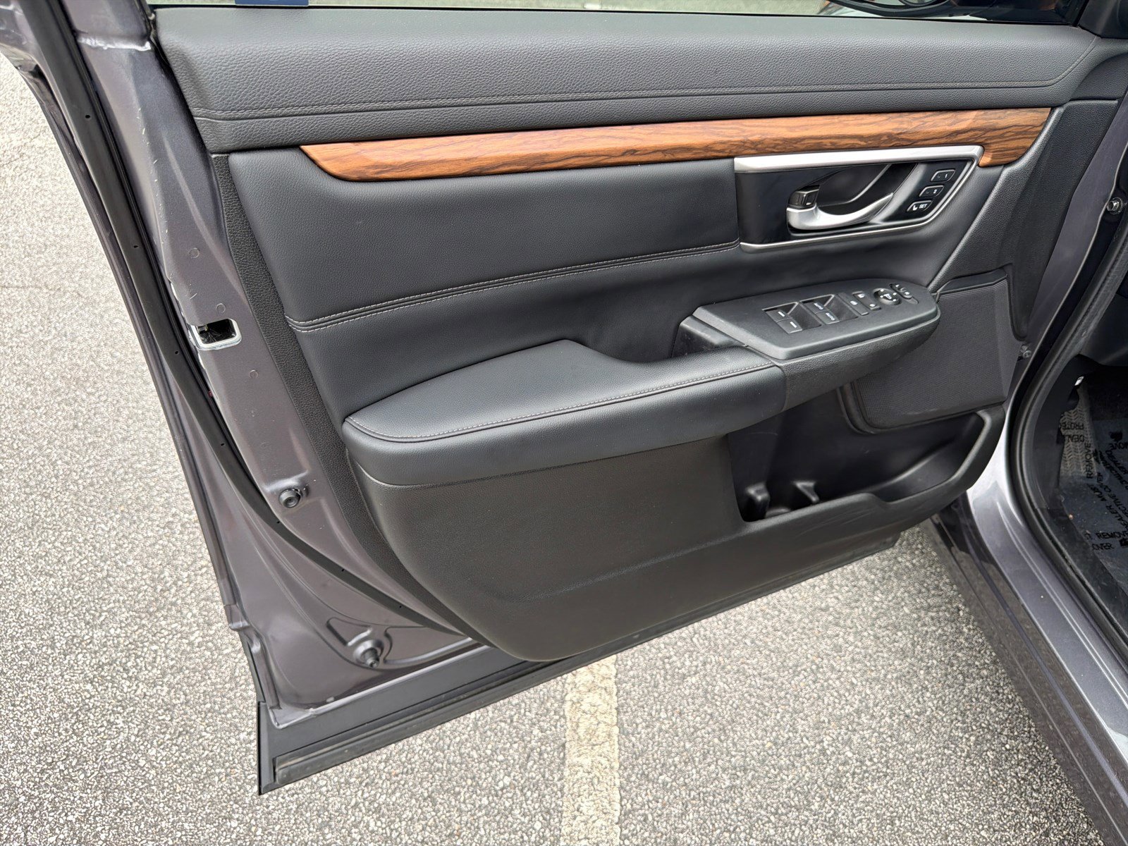 Used 2022 Modern Steel Metallic Honda Touring image 12
