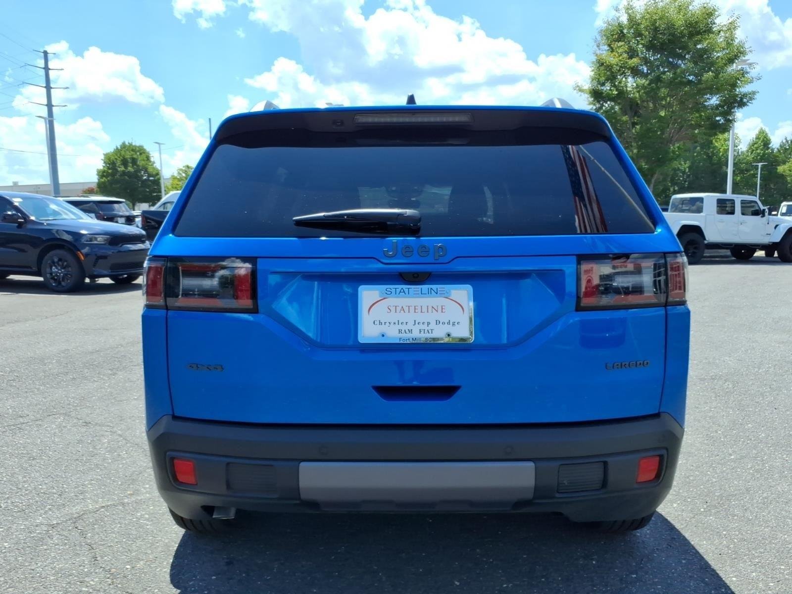 New 2026 Hydro Blue Pearl-Coat Exterior Paint Jeep Laredo image 16