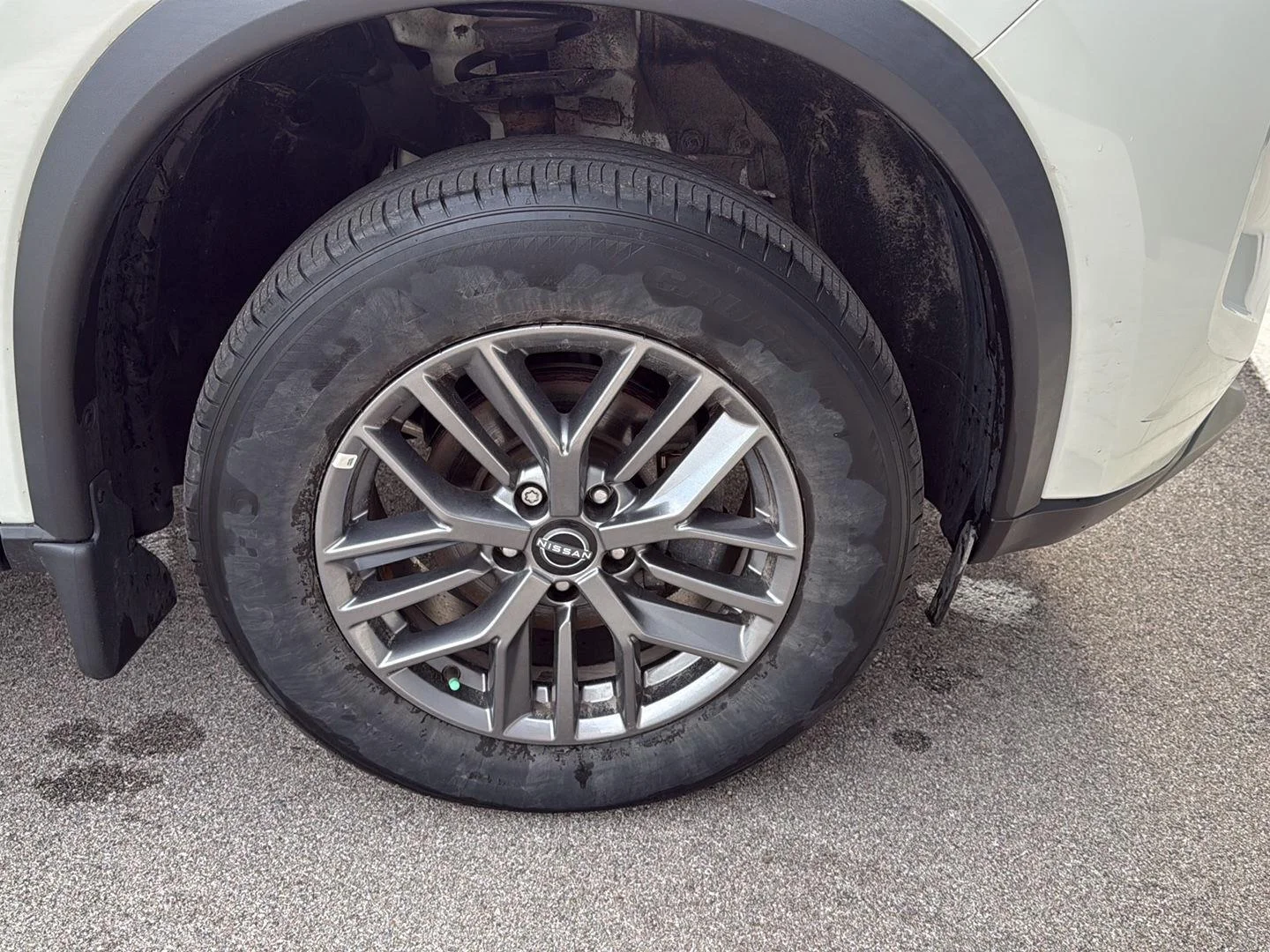 Used 2023  Nissan S image 14