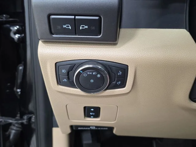 Used 2020 Black Metallic Ford XLT image 26