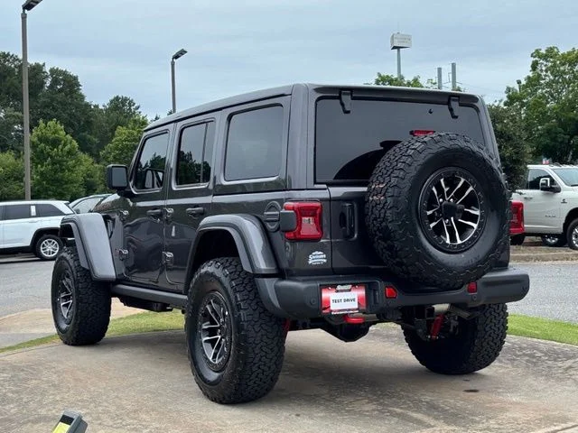 New 2026 Granite Crystal Metallic Clear-Coat Exterior Paint Jeep Rubicon X image 5