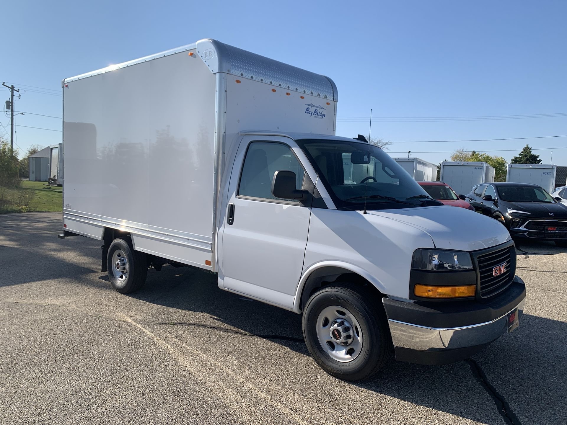 New 2025 Summit White GMC 1WT image 41