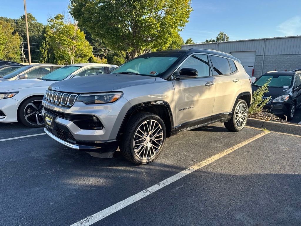 Used 2022 Silver Jeep Limited image 1