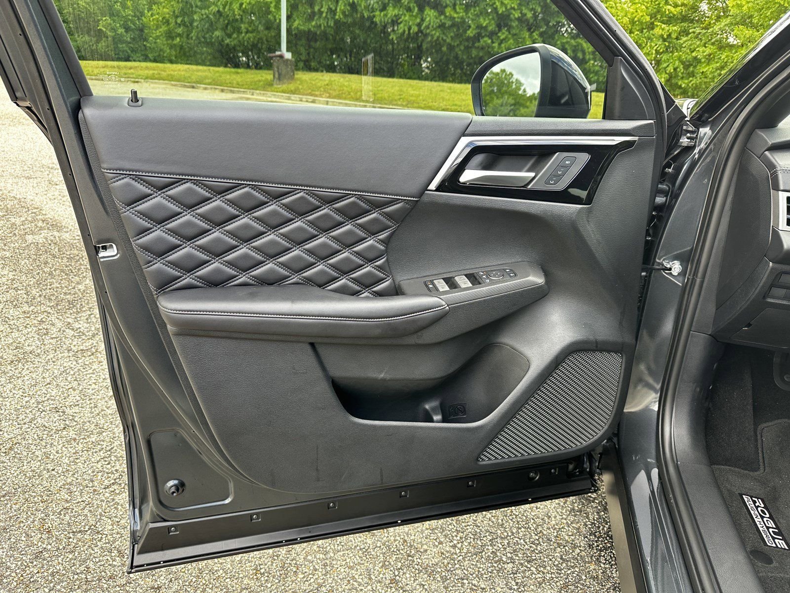 New 2026 Gray Nissan Platinum image 8