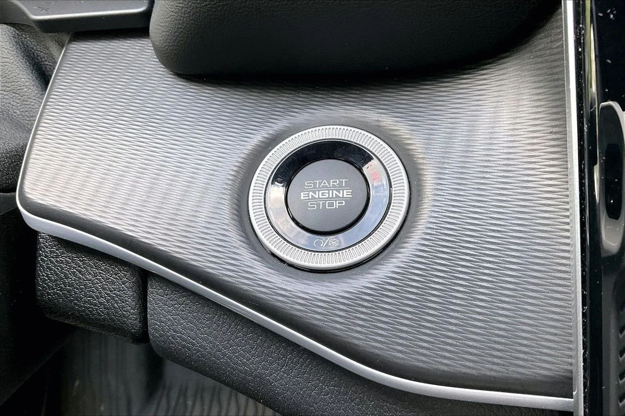 Used 2024 Silver Jeep Altitude X image 29