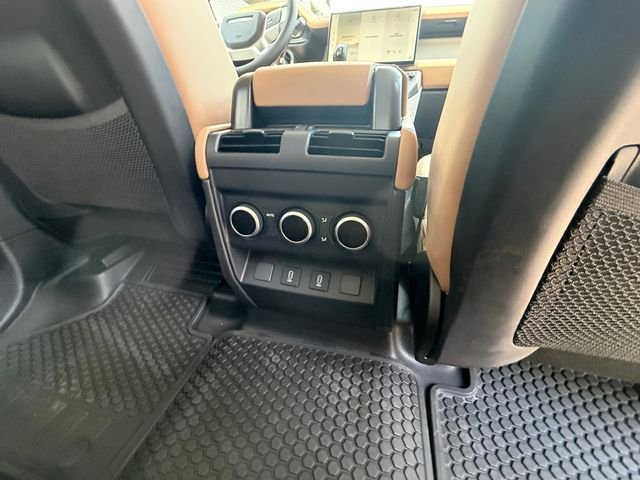 New 2026 Woolstone Green Land Rover X-Dynamic SE image 17