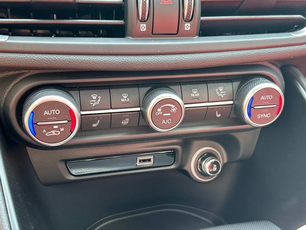 2025 Alfa Romeo Giulia Base - Photo 24